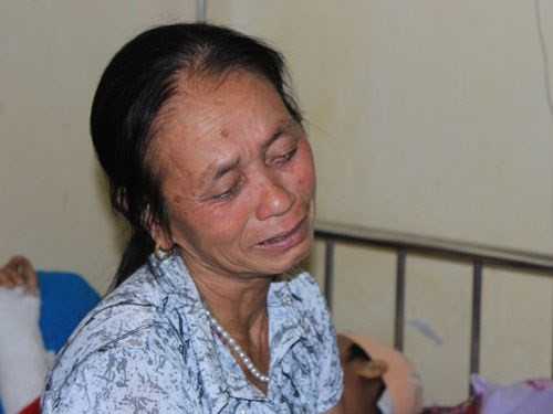Nước mắt của thân nhân người bị nạn trong vụ sập giàn giáo