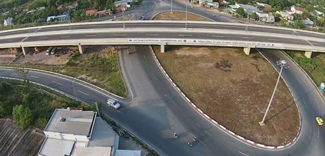 Dự án đi qua địa phận TPHCM và tỉnh Đồng Nai, có tổng chiều dài toàn tuyến là 55km, được chia làm 2 dự án thành phần với tổng mức đầu tư giai đoạn I là 20.630 tỷ đồng từ vốn vay thương mại của ADB (276,8 triệu USD), vốn vay ODA của JICA (640,3 triệu USD) và vốn đối ứng của Việt Nam.