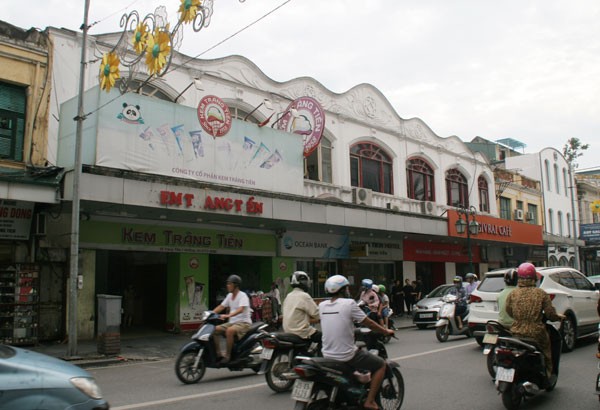 Biệt thự hoành tráng, đất vàng hoang tàn ven hồ Hoàn Kiếm ảnh 1