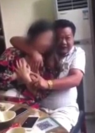 Lột quần áo gái trẻ, quan sa đọa bị cách chức, khai trừ đảng ảnh 4