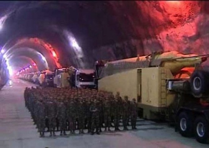 Hình ảnh bên trong căn cứ tên lửa "khủng" của Iran ảnh 2