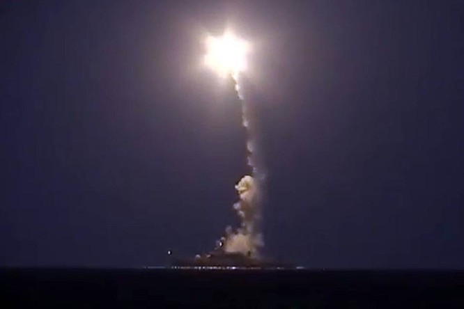 Chiến hạm Nga phóng tên lửa hành trình Klub từ biển Caspian, đánh phá các mục tiêu IS ở Syria cách đó 1.500km
