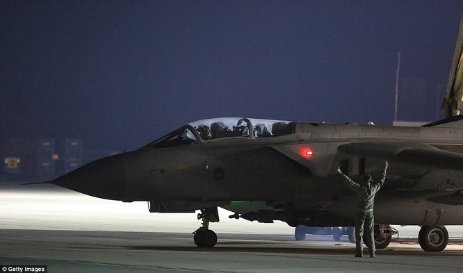 Anh ồ ạt không kích IS tại Syria ảnh 6