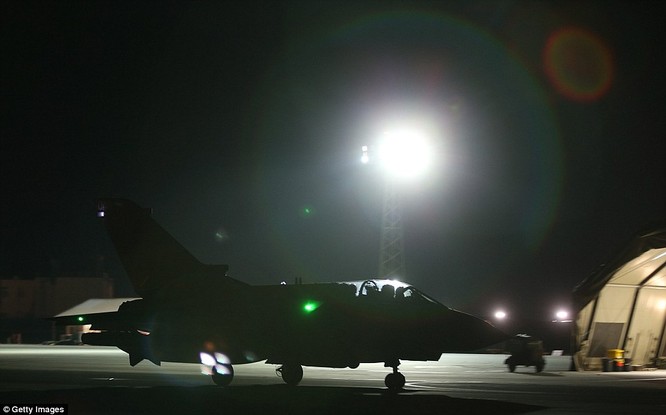 Anh ồ ạt không kích IS tại Syria ảnh 5
