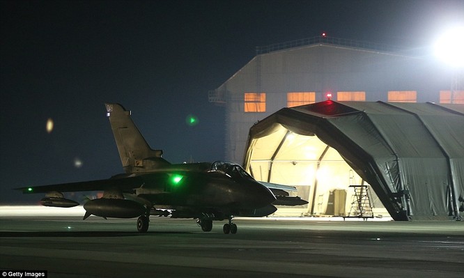 Anh ồ ạt không kích IS tại Syria ảnh 4