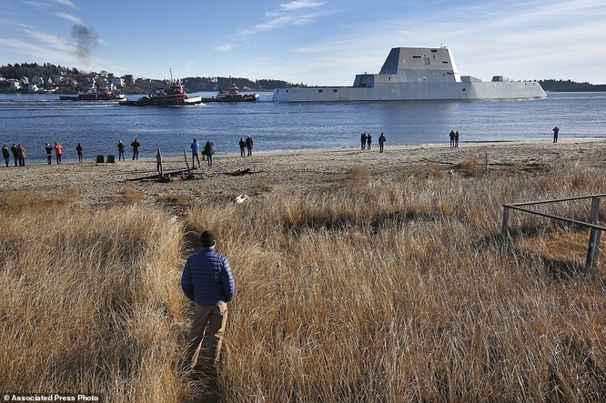 Ngắm siêu khu trục USS Zumwalt Mỹ giá 4,4 tỷ USD ảnh 5