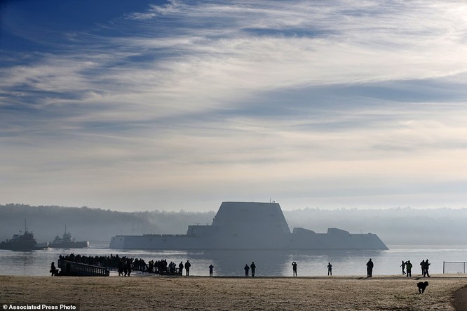 Ngắm siêu khu trục USS Zumwalt Mỹ giá 4,4 tỷ USD ảnh 9