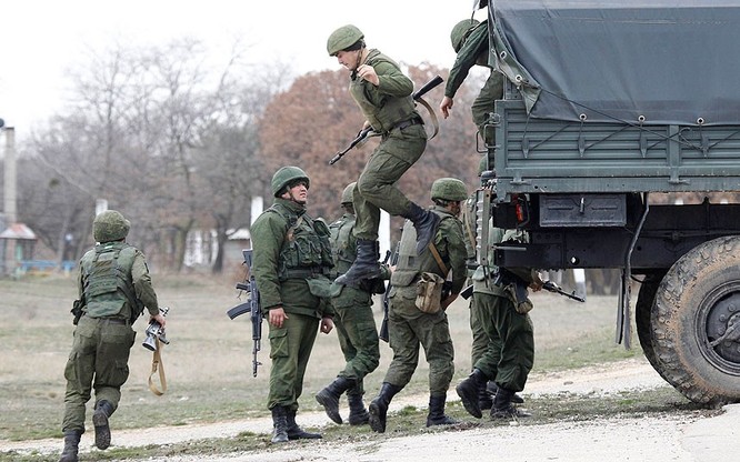 Binh sĩ Nga triển khai tại Crimea