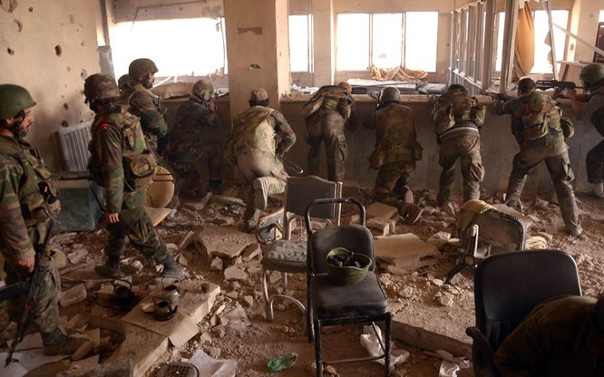 Quân đội Syria chiến đấu ở Aleppo