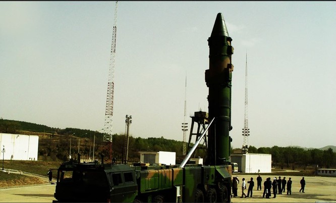 Tên lửa DF-21 được Trung Quốc khoe là