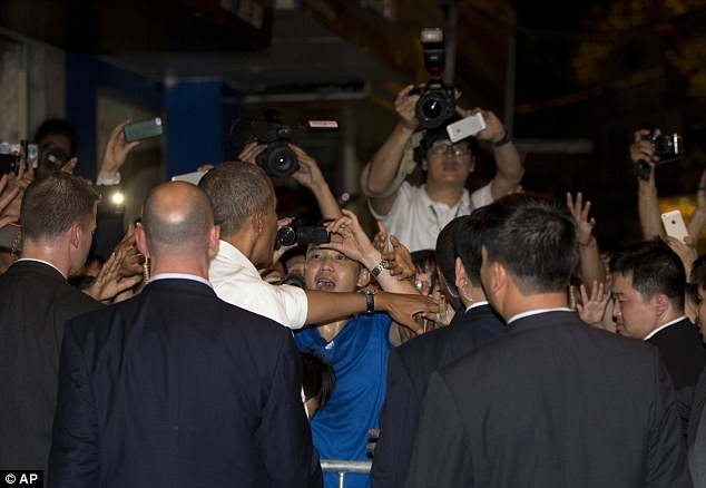 Người dân Hà Nội nồng nhiệt đón chào ông Obama
