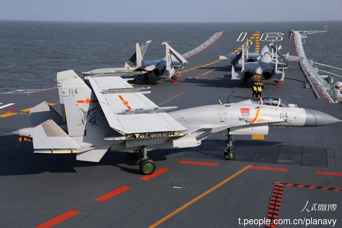 Chiến đấu cơ J-15 trên tàu sân bay Liêu Ninh - niềm tự hào của Trung Quốc
