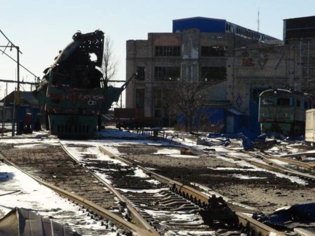 “Chảo lửa” Debaltsevo tan hoang sau trận huyết chiến khốc liệt ảnh 4