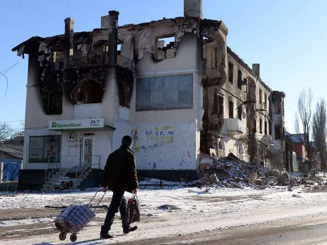 “Chảo lửa” Debaltsevo tan hoang sau trận huyết chiến khốc liệt ảnh 12
