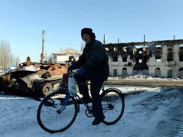 “Chảo lửa” Debaltsevo tan hoang sau trận huyết chiến khốc liệt ảnh 6