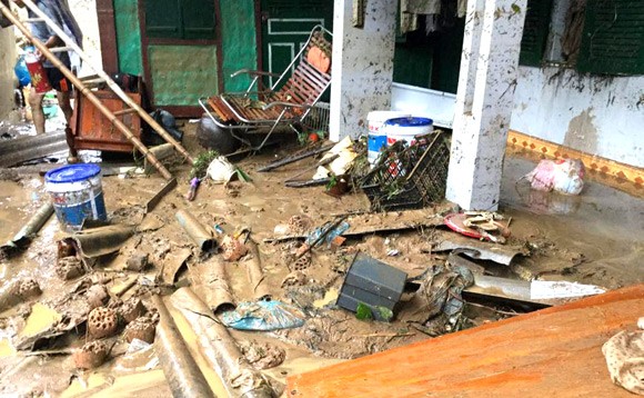 Vỡ đập ở Điện Biên, xe máy trôi khắp thị trấn ảnh 10