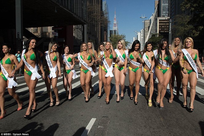Bỏng mắt với dàn Hoa hậu Miss Bum Bum Brazil ảnh 5