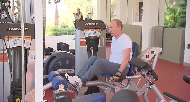 Tổng thống Putin xài hàng hiệu, sở hữu bộ sưu tập đồng hồ 500.000 USD ảnh 2