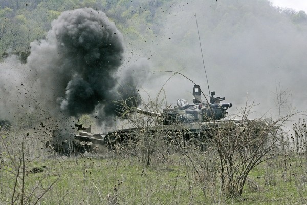 Nga thử nghiệm sơn công nghệ “stealth” cho tăng thiết giáp ảnh 2