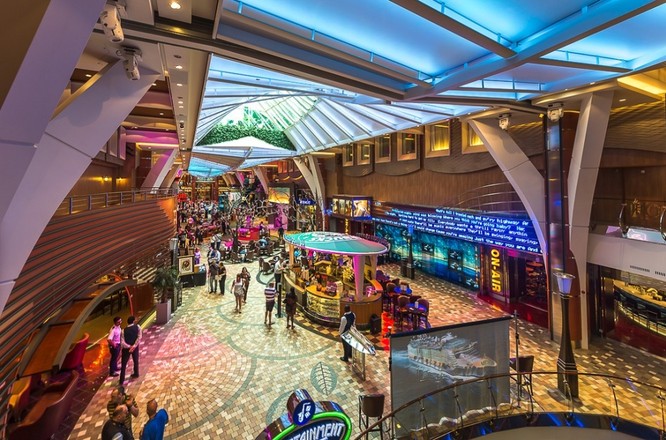Tàu du lịch lớn nhất hành tinh Allure of the Seas ảnh 18