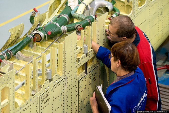 Đột nhập nơi sản xuất “Thú mỏ vịt” - vũ khí gây kinh hoàng IS và phương Tây ảnh 9