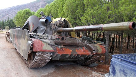 Binh sĩ Syria đã cắm cờ chiến thắng trên thị trấn Al'-Bakhchoy ảnh 3