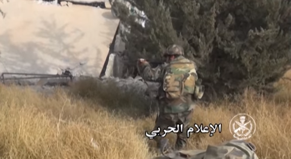 Chiến trận giằng co ác liệt giữa quân đội Syria và chiến binh IS, en - Nursa ảnh 30
