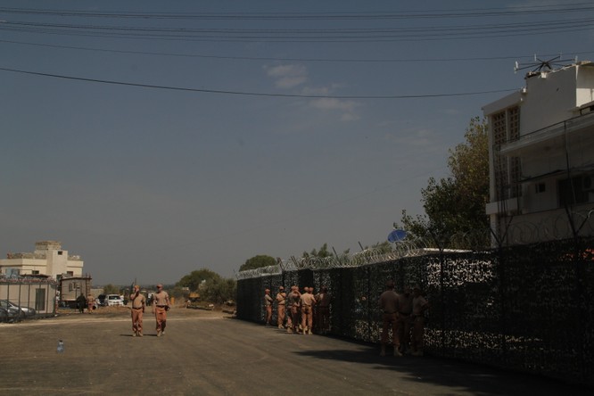 Đột nhập căn cứ không quân Nga ở Syria ảnh 27