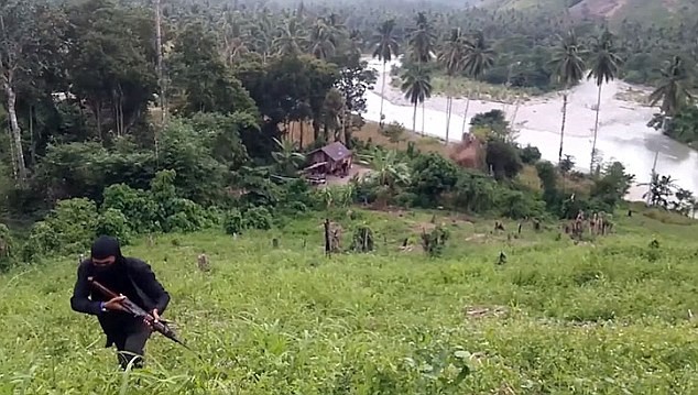 Sốc: IS tổ chức căn cứ huấn luyện khủng bố ở Philiphines ảnh 3