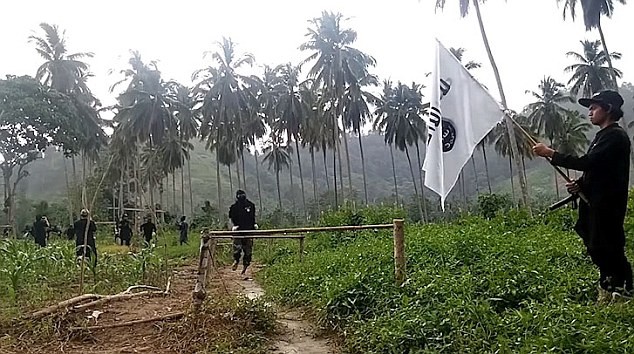 Sốc: IS tổ chức căn cứ huấn luyện khủng bố ở Philiphines ảnh 4