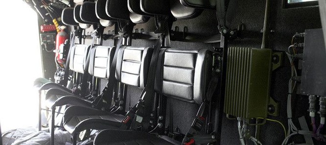 Cận cảnh xe vận tải thiết giáp “Taifun-U” chống bạo loạn, khủng bố ảnh 23
