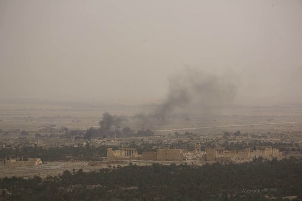 Video + Ảnh: Ác liệt trận chiến giành thành phố cổ Palmyra ảnh 11