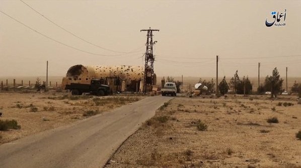 IS phá hoại cả nghĩa trang người Công giáo ở Deir Ezzor ảnh 1