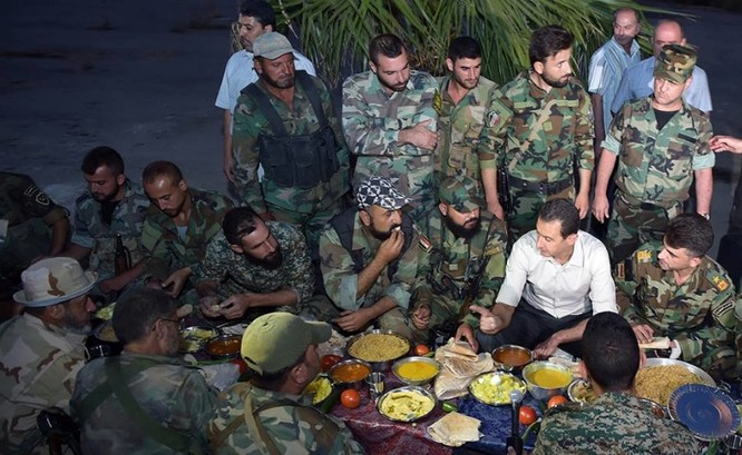 Video: Tổng thống Syria Al Assad thăm chiến trường Đông Ghouta – Damascus ảnh 2