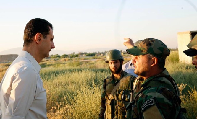 Video: Tổng thống Syria Al Assad thăm chiến trường Đông Ghouta – Damascus ảnh 4
