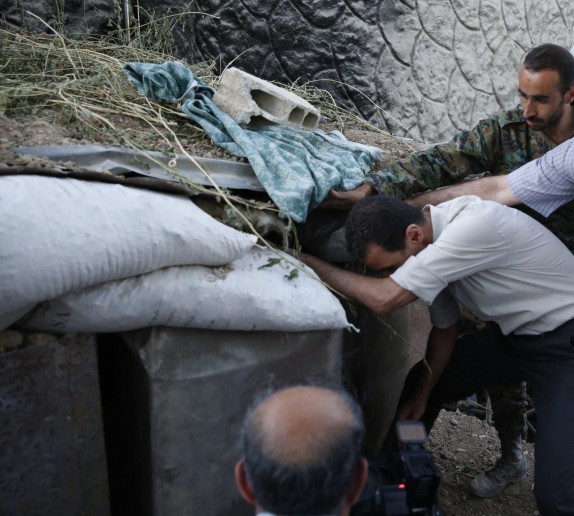 Video: Tổng thống Syria Al Assad thăm chiến trường Đông Ghouta – Damascus ảnh 7