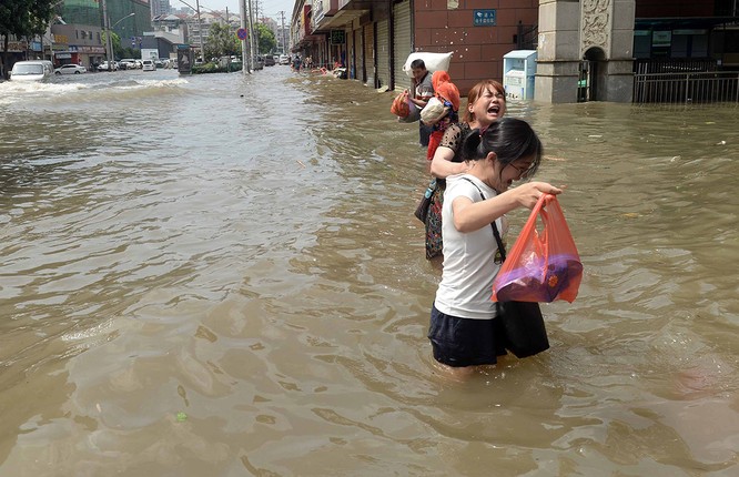 Siêu bão Nepartak gây hỗn loạn chưa từng có trên miền Đông Trung Quốc (video) ảnh 12