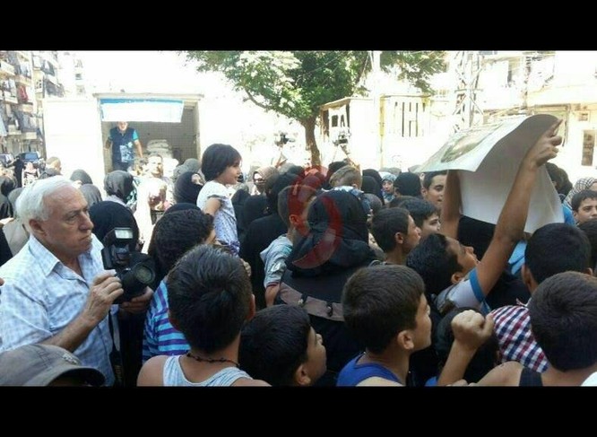 75 gia đình ở khu vực vây hãm đã ra được vùng giải phóng ở Aleppo ảnh 8