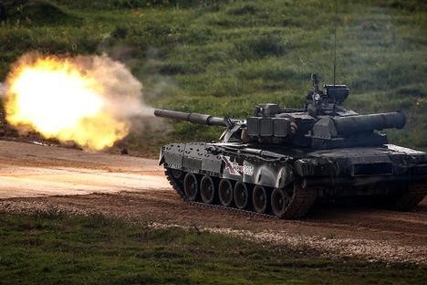 Tăng T-14 Armata phô diễn hoành tráng trong video kỷ niệm ngày Tăng Thiết giáp Nga - VIDEO ảnh 3
