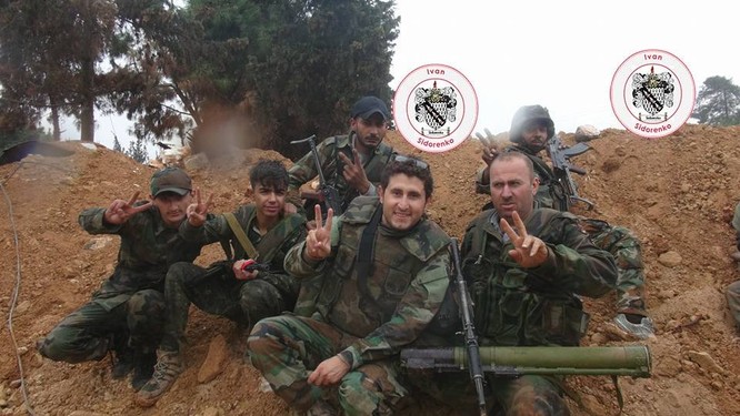 Video chiến sự Aleppo: Phiến quân phá vây bằng xe bom cảm tử ảnh 1