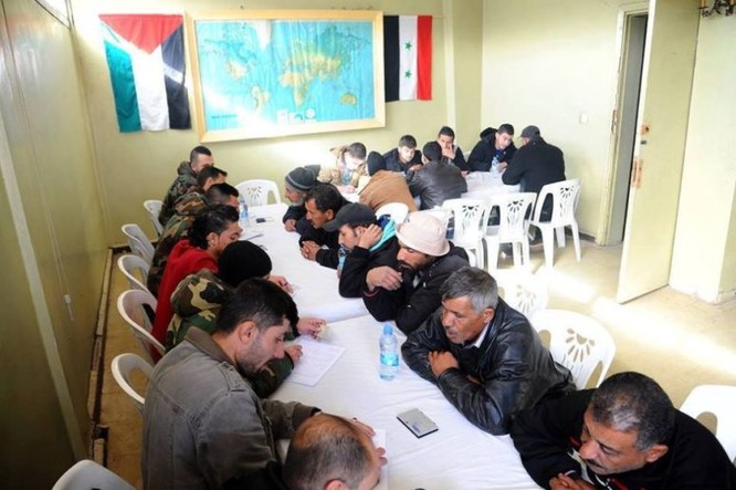 Chiến sự Syria: 700 tay súng thánh chiến nộp vũ khí đầu hàng ảnh 2