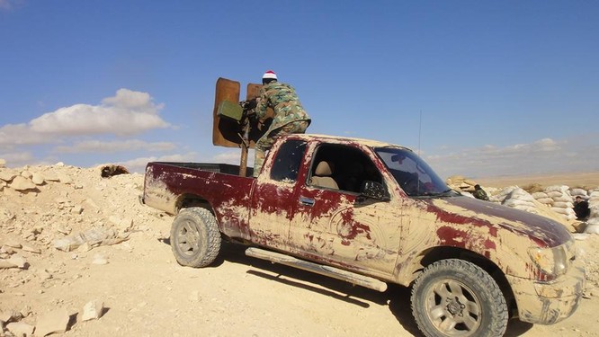 Trận chiến Palmyra: Pháo Syria khạc lửa dập nát hơn 40 tay súng IS ảnh 2