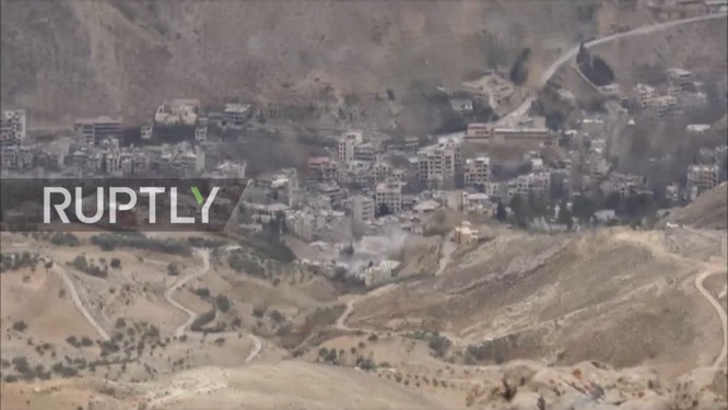 Quân đội Syria tập trung binh lực đánh chiếm nguồn nước ngoại ô Damascus (video) ảnh 1