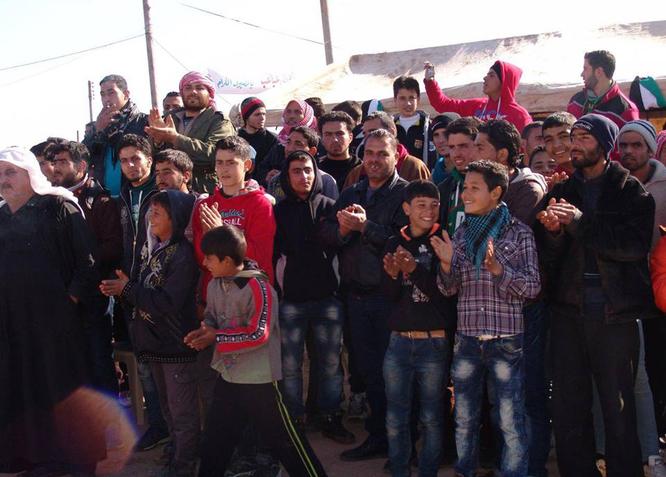 Hơn 600 phiến quân Syria nộp vũ khí đầu hàng ở ngoại vi Damascus ảnh 4