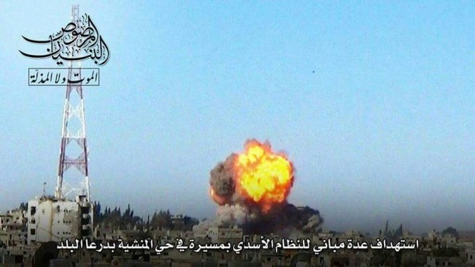 Chảo lửa Daraa: Quân Assad hỗn chiến với IS và phiến quân Hồi giáo ảnh 1