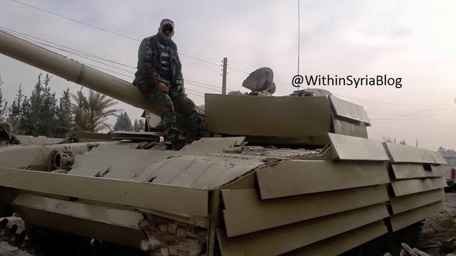 Chiến sự Syria: Tên lửa chống tăng đầu hàng T-72 Nga (video) ảnh 2