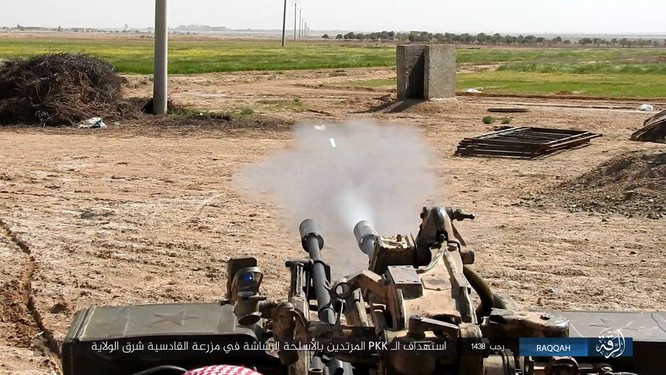 Mỹ hậu thuẫn người Kurd diệt hàng chục phiến quân IS ở Raqqa (video) ảnh 11