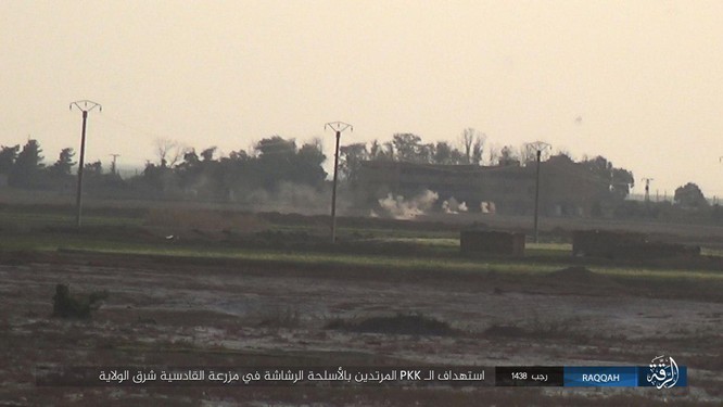 Mỹ hậu thuẫn người Kurd diệt hàng chục phiến quân IS ở Raqqa (video) ảnh 12
