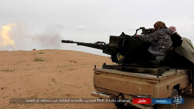 Mỹ hậu thuẫn người Kurd diệt hàng chục phiến quân IS ở Raqqa (video) ảnh 14