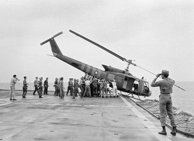 Mỹ và chiến dịch ném trực thăng xuống Biển Đông năm 1975 ảnh 4